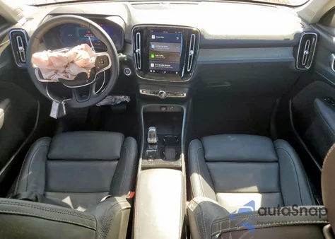 2025 Volvo Xc40 Plus z USA, uszkodzony, nr VIN YV4L12UE8S2595275